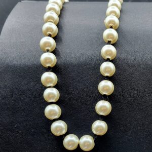 Hand knotted mother of pearl necklace