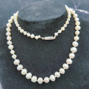 White freshwater pearl necklace